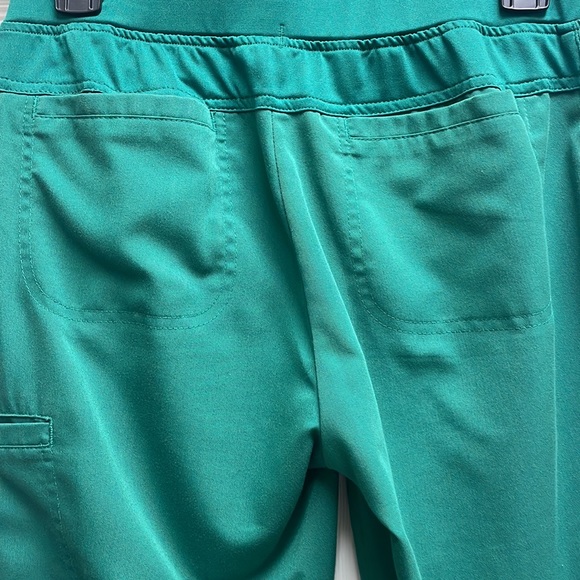 Greys Anatomy scrub set - Picture 10 of 11